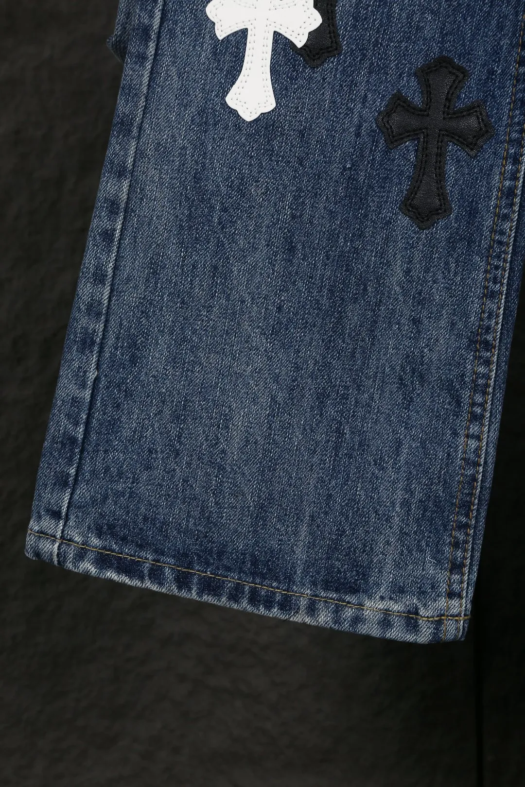 P260 Actual photo [High quality] Code: 25017# Color: Ice blue Size: S/28 to Fermentation wash and soft color fixation, soft and thick to wear. Details are all hand-polished and made with craftsmanship. All-over jacquard fabric has a unique design style. Multiple processes have been used to create a full retro feel. A niche and unique non-contrast shirt. Customized distressed spray-painted buttons. Every detail is crafted with craftsmanship.